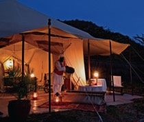 Cottars 1920s Camp is located between the Maasai Mara National Reserve and the Tanzania border. The camp is surrounded by forested hills. There are 10 en-suite tents, made up of 6 standard and 4 family tents. All tents have mosquito net, chair, table, cupboard, luggage rack and veranda
