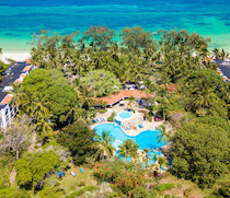 Diani Sea Resort is set in 4½  hectares of tropical gardens overlooking Diani Beach.

There are 170 en-suite rooms in 2 and 3-floor buildings that face onto palm-filled gardens. The superior rooms, with either double or twin beds, have a terrace or balcony, mosquito net, satellite TV and