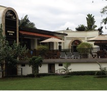 Set in landscaped gardens, Green Hills Hotel is a lush haven in Nyeri. The 110 en-suite rooms all have desk, telephone, TV and free WiFi. The superior rooms have king size beds, writing table and chair. The executive rooms are more spacious. The deluxe rooms have 
