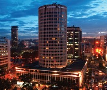 In the heart of Nairobi’s Central Business District stands the circular tower of the Hilton Hotel, a landmark in the centre of Nairobi.

  There are 287 en-suite rooms, made up of doubles, twins, suites and deluxe executive rooms. All rooms are equipped with aircon, satellite