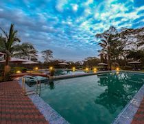 Lake Naivasha Sopa Resort is situated on 120 acres of lakefront gardens. The lodge is approached by a stone path along the side of a pond surrounded by plants. The resort is decorated with wrought iron chandeliers and African artefacts.

There are 84 en-suite rooms. The rooms
