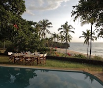 Takaungu House, set in lovely beachfront gardens, has 3 elegant whitewashed houses available for holiday rent. The self-catering houses are stylishly furnished; the compound, on a headland with sea views on all sides, is bright with bougainvillea and flame trees.

The main house has a master